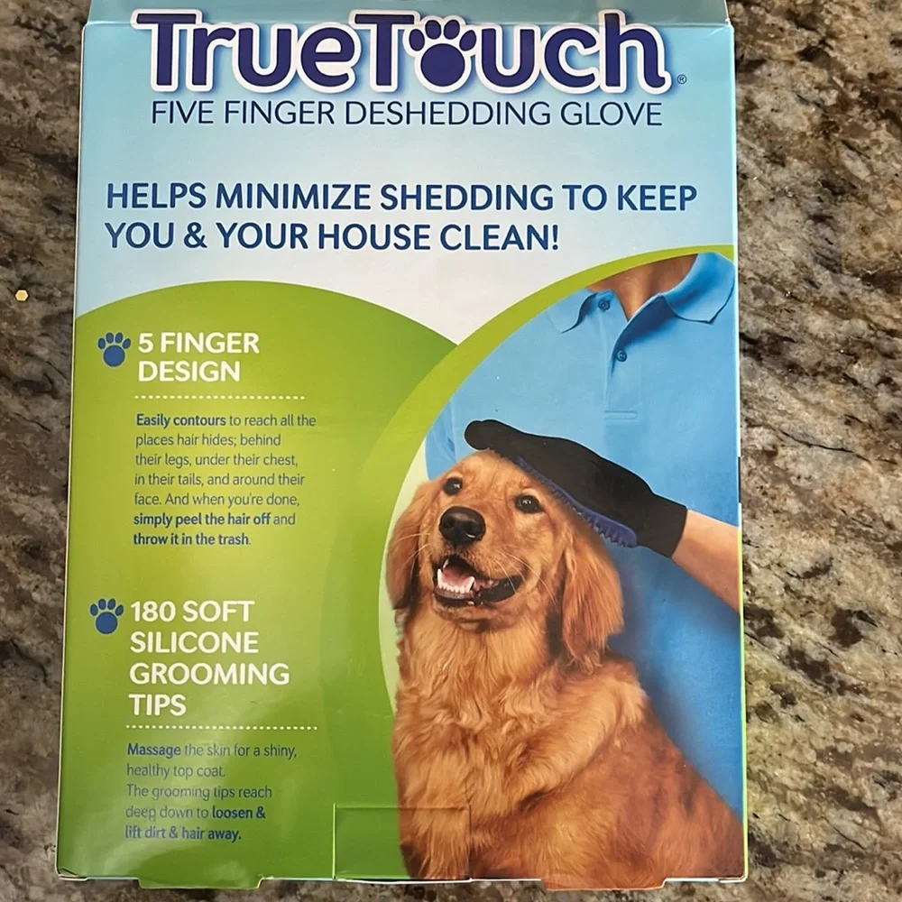 Pet grooming glove
